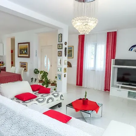 Lucija Villa Vrsi