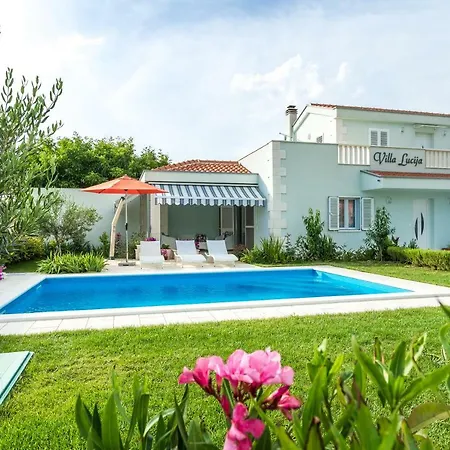 Lucija Villa *