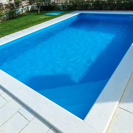 Lucija Villa *