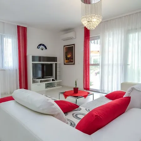 Villa Lucija *