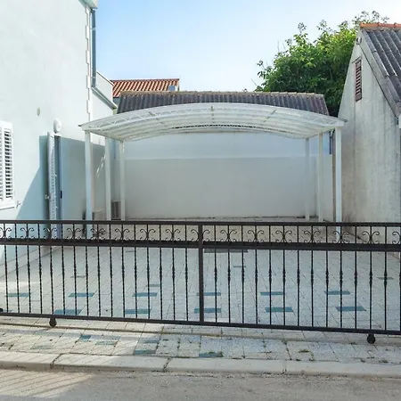 Lucija Villa Vrsi