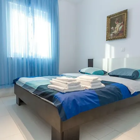 Villa Lucija *